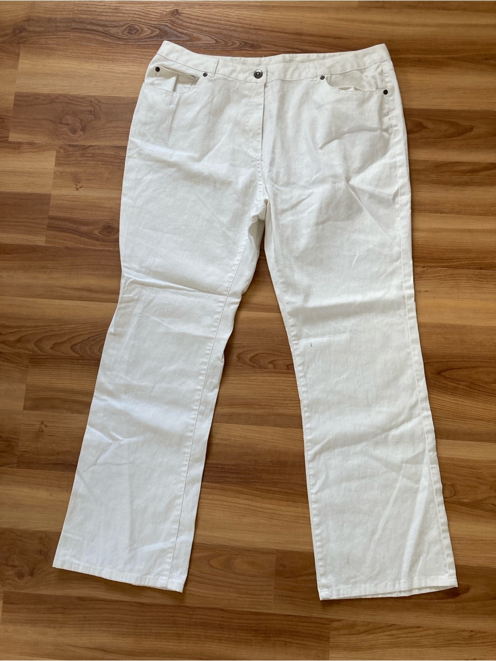 Ruby Rd. White Denim Pants Subtle Bootleg or Wide-leg flare Hem